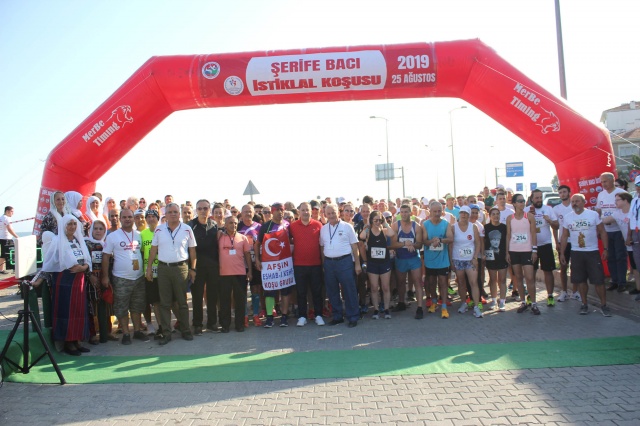 İnebolu Belediyesi önderliğinde, İnebolu Gençlik ve Spor Kulübü ile Balkan Ülkeleri Dostluk Derneği işbirliğinde gerçekleştirilen Şerife Bacı İstiklal Koşusu’na Türkiye’nin çeşitli illerinden toplam 350 yarışmacı katıldı.