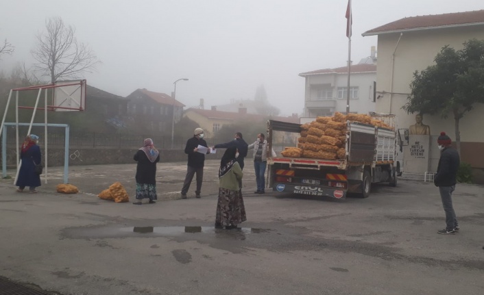 Ücretsiz 53 ton patates dağıtıldı