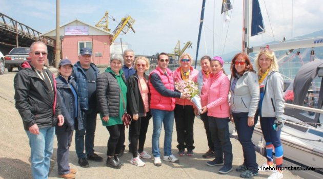 Bodrum'dan Samsun'a yelkenli yatla açılan 6 kadın denizci İnebolu'da 