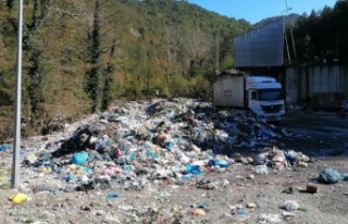 CHP İlçe Başkanı İlyasoğlu'ndan Çöp Tepkisi