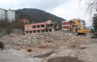 Eski hastane yıkılıyor